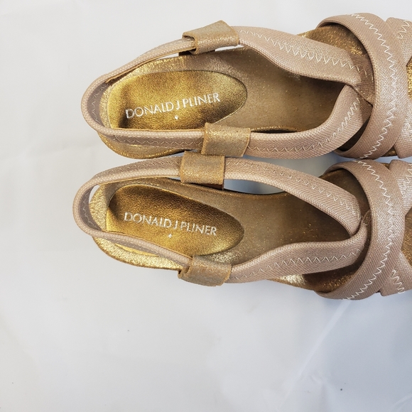 Donald J Pliner Jemm Wedge Sandals Size 6 M Metalic Stretch Natural Gold - Picture 7 of 11